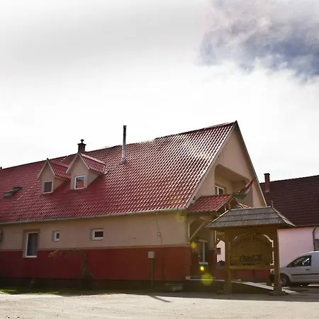 לינה וארוחת בוקר Szekely Fogado *